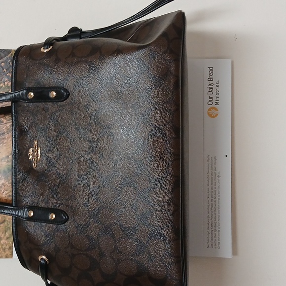 Coach - Picture 3 of 5